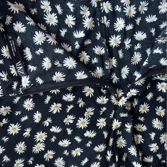 ZARA Daisy Floral Ruffle Hugh Waisted Mini Shorts S - Picture 5 of 7